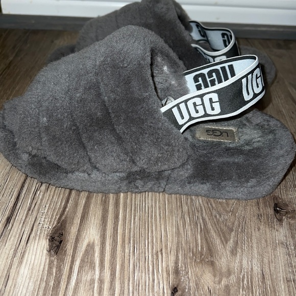 Ugg Slippers - Picture 1 of 3